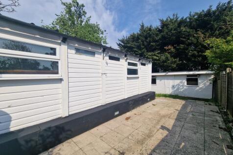 Summit Road, NORTHOLT, UB5 5HL, UNITED KINGDOM photo 4