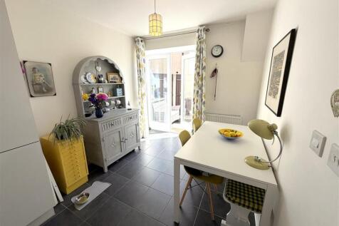 Dining Area.jpg