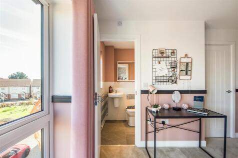 Bedroom to Ensuite