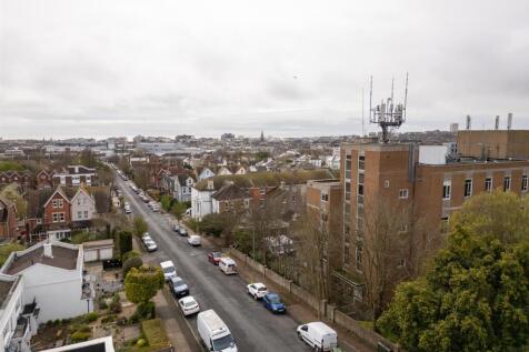 Flat 18 Belvedere Court small jpegs-11.jpg