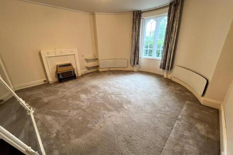 SITTING ROOM/BEDROOM 5