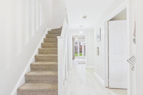 A light filled welcome setting the tone the moment