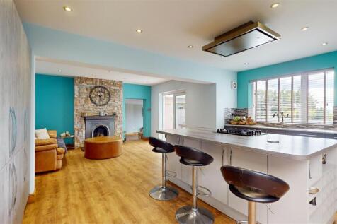 KITCHEN/FAMILY/DINING ROOM