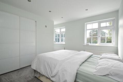 18 Corfton Drive - Principal Bedroom Suite.jpg