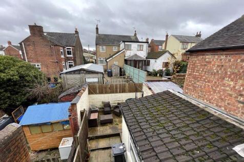 Rear Patio Garden &amp; Views 