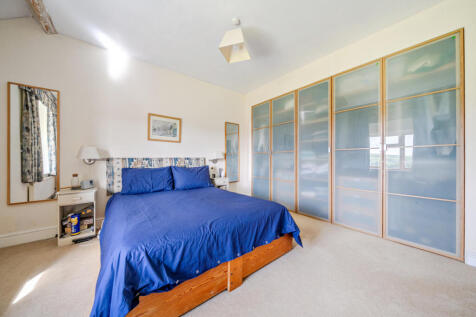 Exceptional Smallholding Property