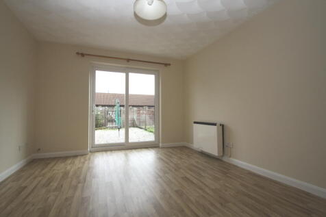 Cromwell Court, Eynesbury, Cambridgeshire photo 2