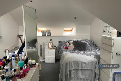 Bedroom Pic 2