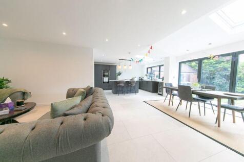 Open plan kitchen, living and dining ...