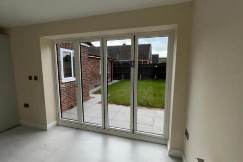 Bifold doors to garden.jpeg