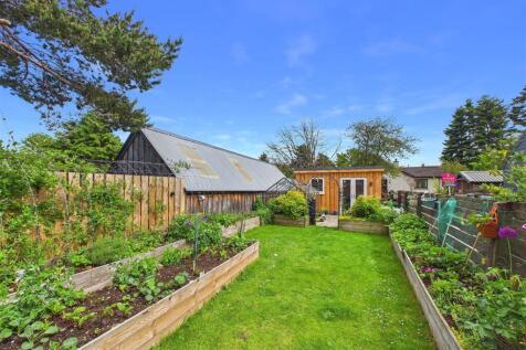Outside / Garage / Garden Room