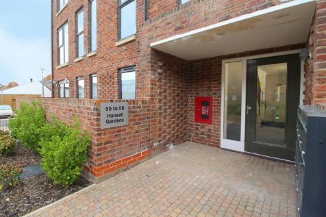 050 Hansell Gardens - Entrance (1).jpg