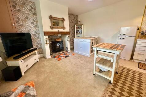 Field Top, Bailiff Bridge, Brighouse - Bramleys Es