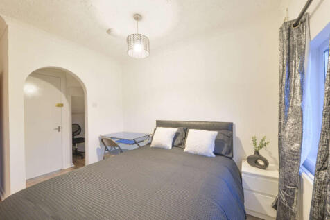 9 pondcroft bedroom1.jpeg