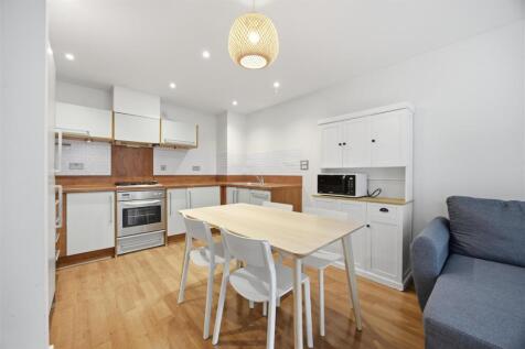 Kitchen/ Living Area