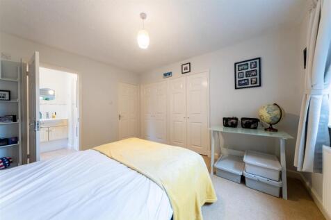 17 Woodham Close-035.jpg