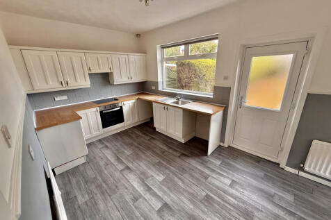 Farfield Grove, Bradford, West Yorkshire, BD6 photo 5
