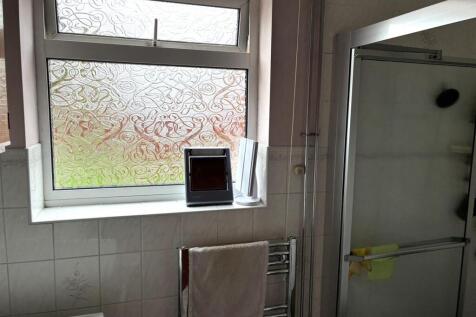 GROUND FLOOR SHOWER ROOM