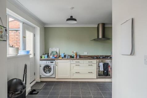 6 LUDLOW CLOSE-12.jpg