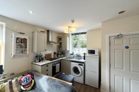 1 Throstle Nest Villas, Horsforth, Leeds photo 4