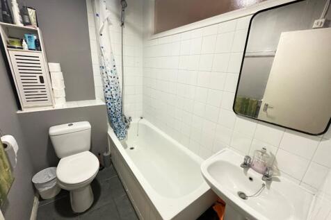 Viceroy Court, High Street South, Dunstable, Bedfordshire, LU6 3HW photo 3