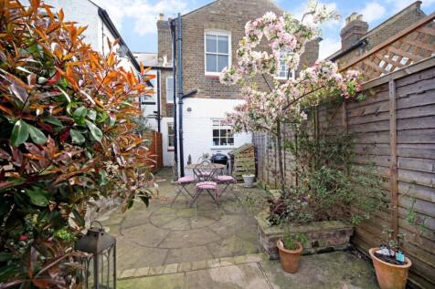 12 Bourne Avenue ...