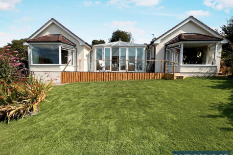 Substantial detached bungalow in an elevated position