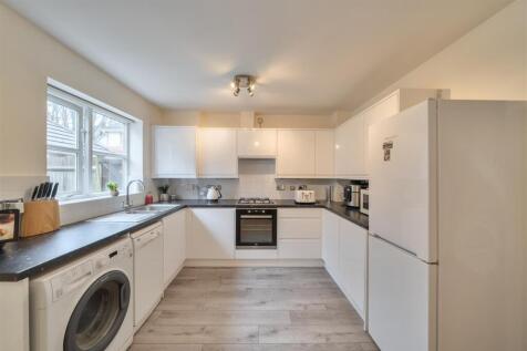 Heckford Close - Kitchen 3.jpg