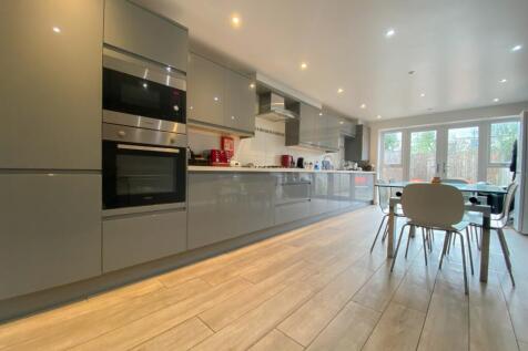 6-bed terraced on Treherbert Street, Cathays, £3,690/mo