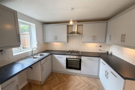 Manor Way, Bolton-Upon-Dearne, S63 photo 3