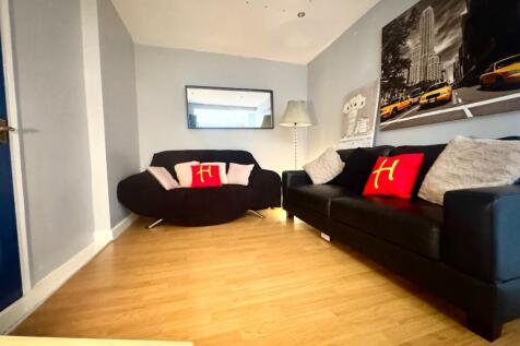5 Bed Student House - 28 Forrester Close photo 4