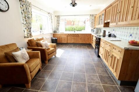 Kitchen/Breakfast...