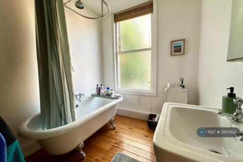 Bathroom With Rolltop Bath