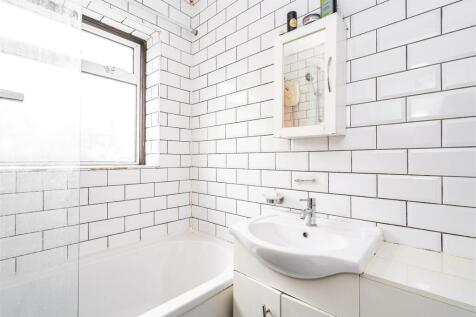 28 Highwood Crescent-06.jpg