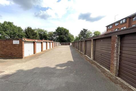 GARAGE &amp; PARKING