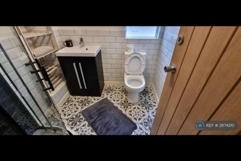 1st Floor Bathroom