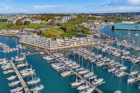 Waterside Living at its best.