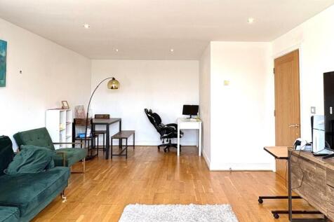 Property to rent by Barrain London