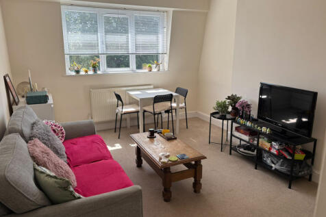 2 bed flat to rent Wentworth Road, London NW11