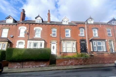 8-bed terraced on Manor Terrace, Hyde Park, Leeds, £4,403/mo
