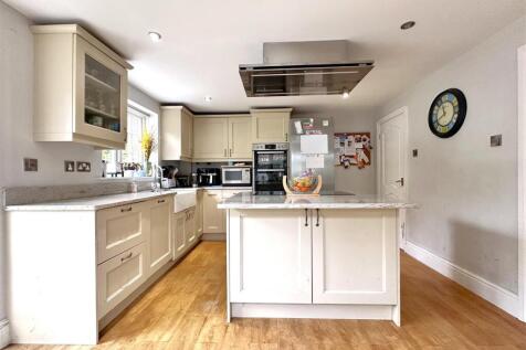 Contemporary Dining Kitchen 046