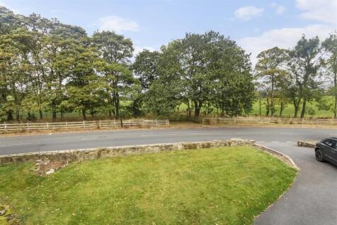 FRONT GARDEN/VIEW