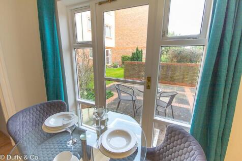 8 Clover Ct  (5 of 13).jpg