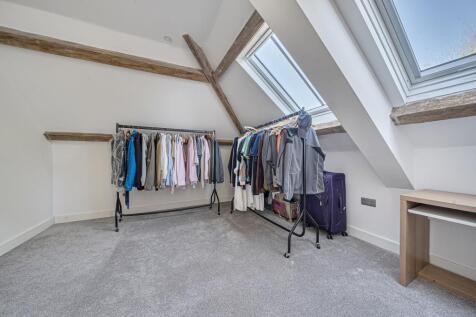 Dressing room/ Bedroom