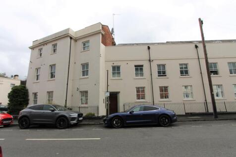 6-bed flat on 8 The George, George Street, Leamington Spa, Warwickshire, £2,820/mo