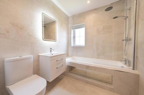 12 - Bathroom.jpg