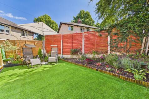 Spacious South facing garden