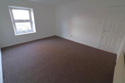 Victoria Street, Glossop, SK13 photo 3