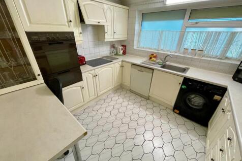 Room 3, 15 Plumpton Close, Luton, Bedfordshire, LU2 8JU photo 3