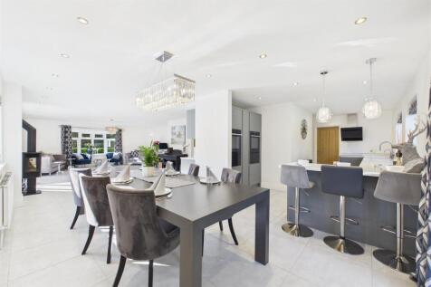 Dining Area &amp; Kitchen